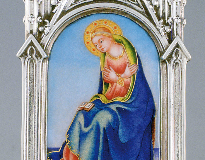 Pililla Ref.151 Virgen anunciada. Esmalte pintado. 10x24cm
